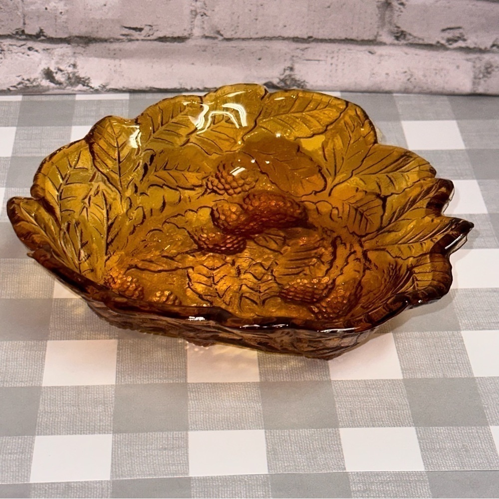 Amber Glass Candy Dish Serving Bowl Leaves Berries Entertaining Party Decor 7"